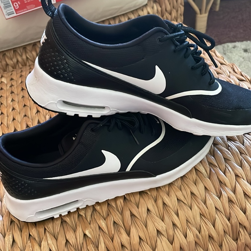 Nike Air Max Thea Women's Black Sneakers - Picture 2 of 7